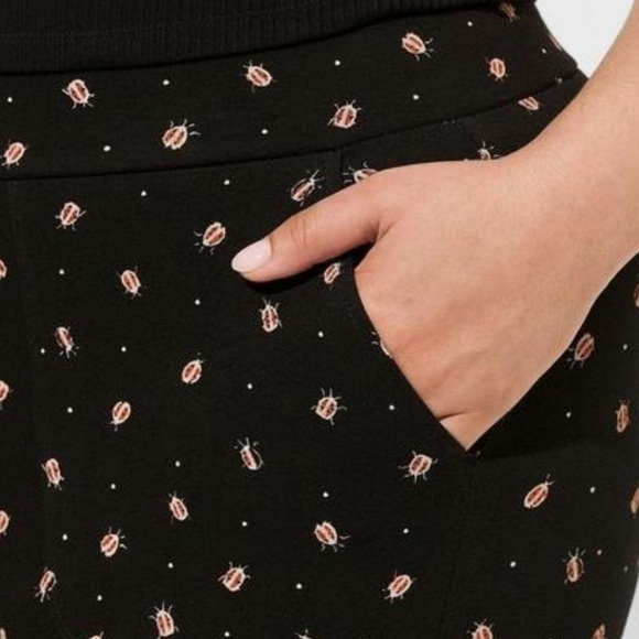 Torrid ladybug print capri leggings with pockets plus size nwot - Picture 2 of 3